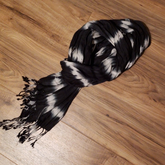 Accessories - 💝Free with any purchase Scarf